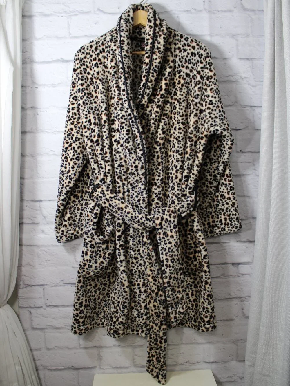 Victoria's Secret Medium Large Leopard Print Plush Tie Robe Fall Winter Lounge